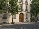 Rue d'immeubles résidentiels